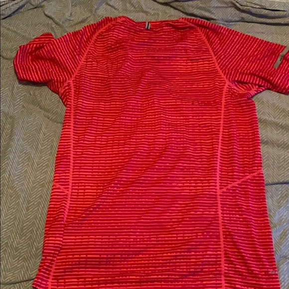 Nike Running Performance Shirt - Picture 4 of 5